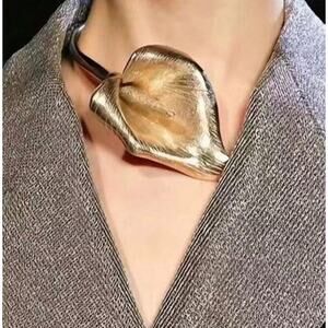 EttaVee Cala Lilly Gold Collar Necklace Hinged NWT Oversized Statement Jewelry